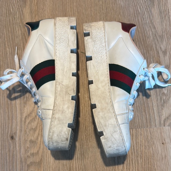 Gucci White Platform Sneakers with Bee Embroidery - Picture 3 of 10